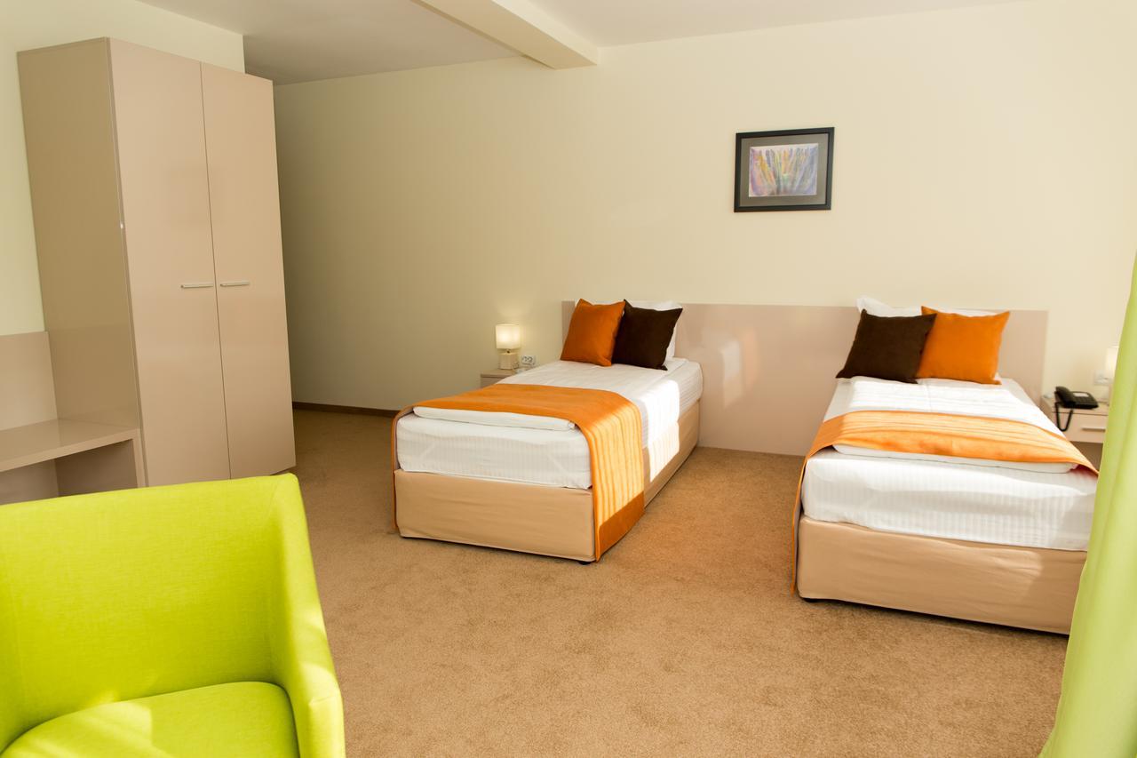Hotel-Clinic Dr. Gechevi Pavel Banya Bagian luar foto